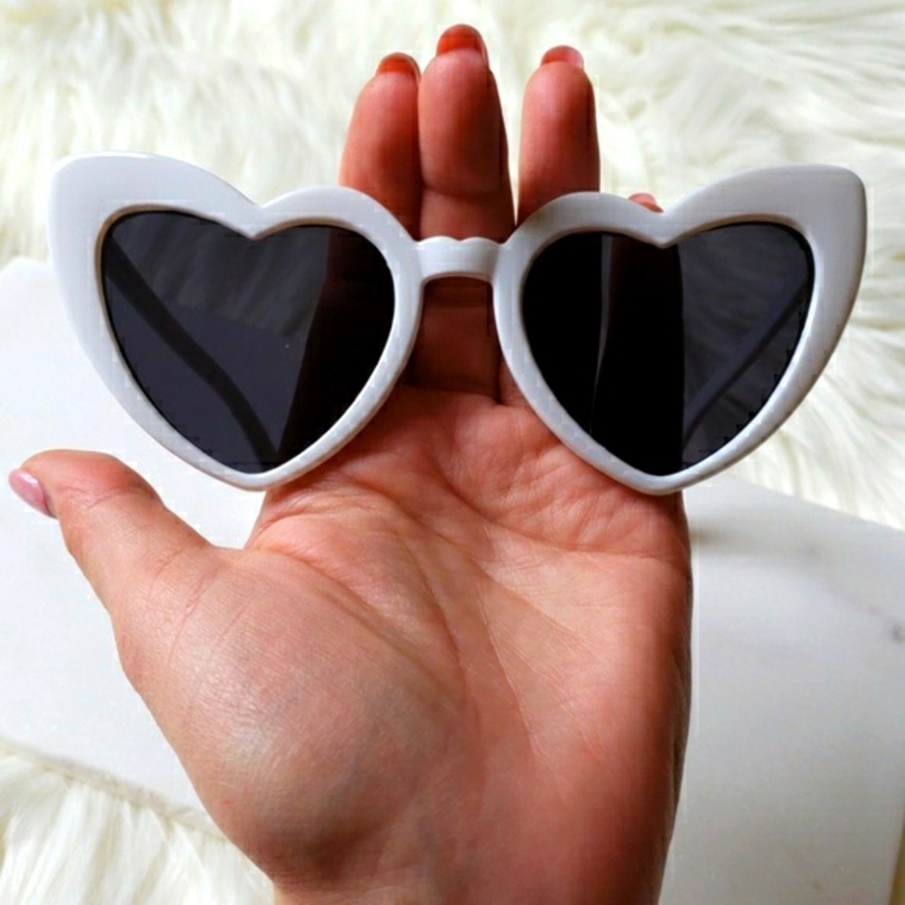 Retro White Haert Cat Eye Design Sunglasses - Picture 8 of 8